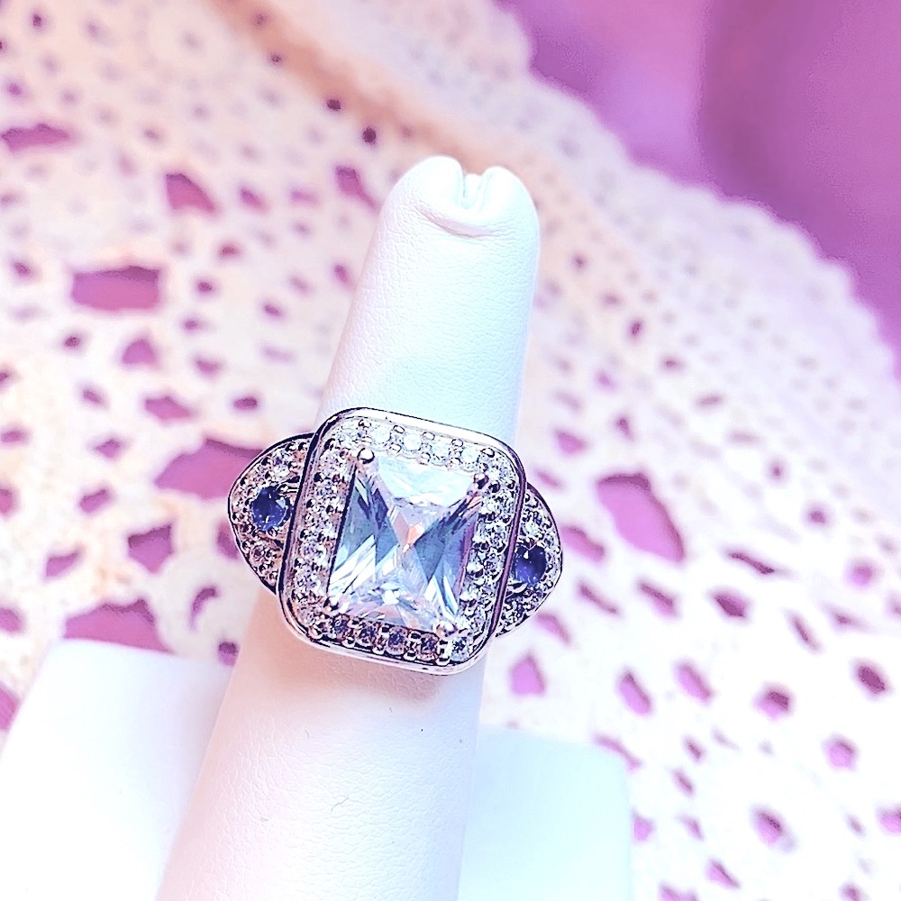 Bella Luce Diamond Simulant & Tanzanite Simulant